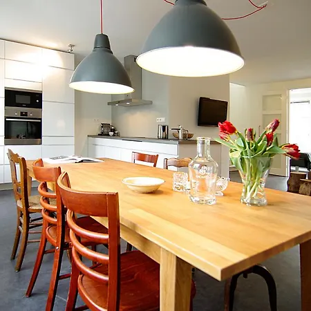 Spacious 3 Bedroom Apt. Pijp Area